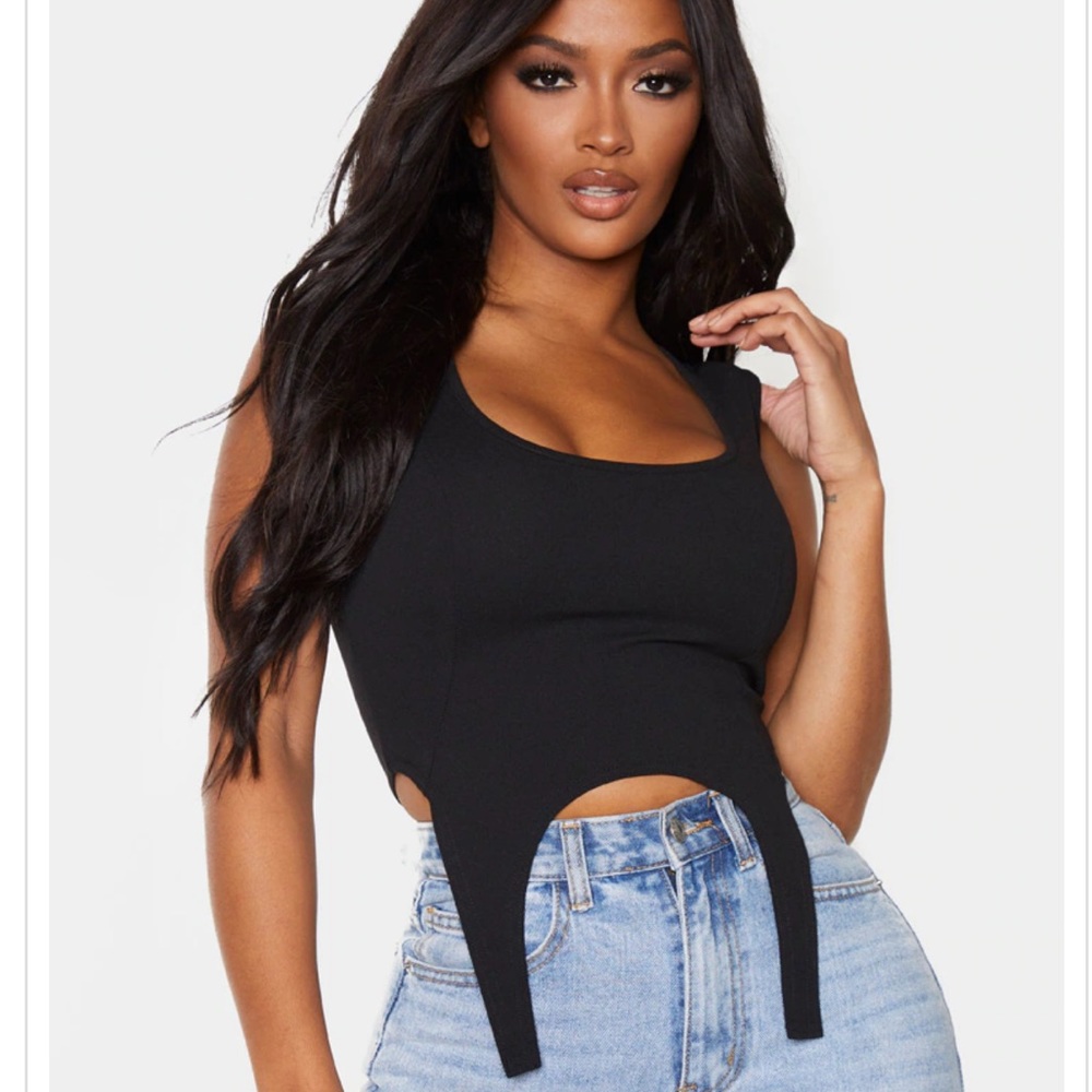 PrettyLittleThing Crop